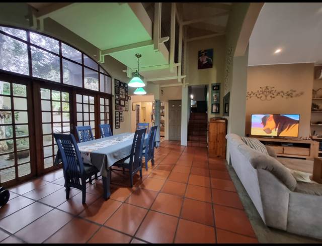 6 BEDROOM HOUSE FOR SALE IN MEER EN SEE